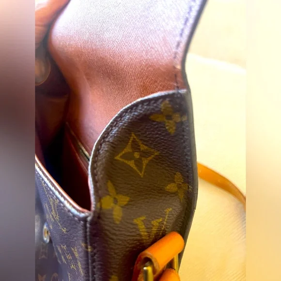 LOUIS VUITTON St. Cloud Crossbody/Shoulder Bag - Picture 7 of 17